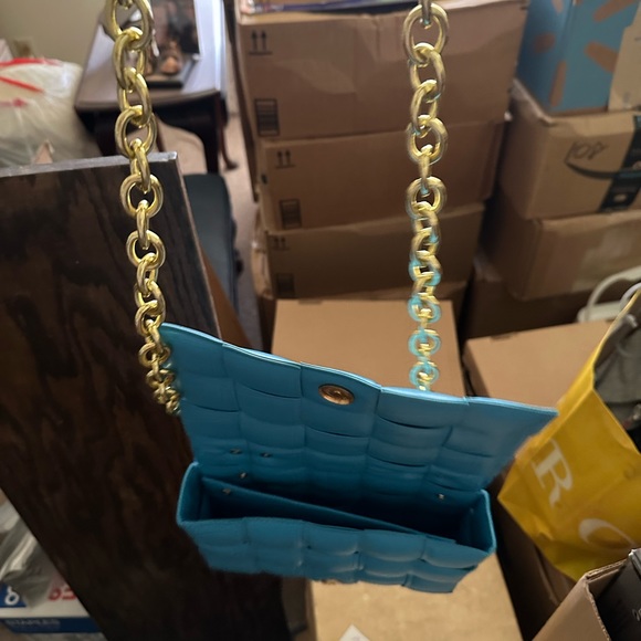Like new. Teal blue, double gold chain. Inspired. - Picture 3 of 10
